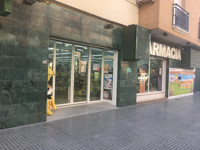 Fachada de Farmacia Mª Francisca Jiménez Guillén (La Botica)