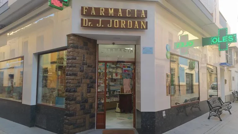 Fachada de Farmacia Dr. J. Jordán