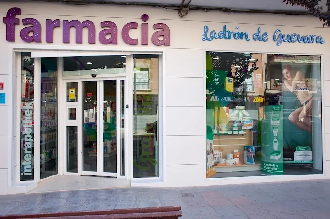 Fachada de Farmacia Ladrón de Guevara