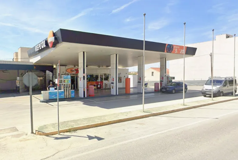 Gasolinera REPSOL PARAJE ASENSAO en C. Cañada de la Horta, 63